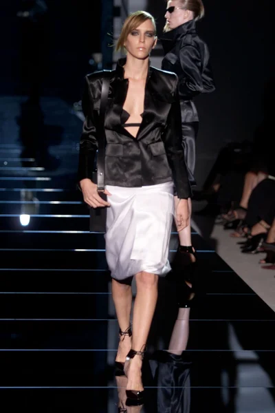 Look 15